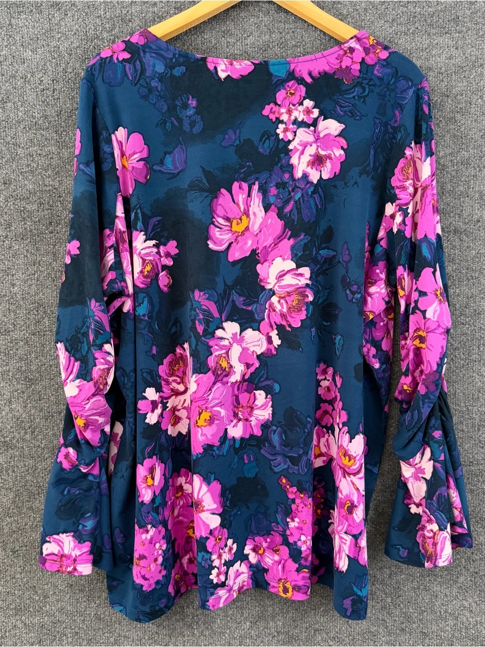 Susan Graver Womens 2X Floral Top Blue Pink Long Bell sleeve Stretch Office - Picture 2 of 8